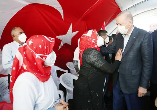 Erdoğan annelerin çadırında!
