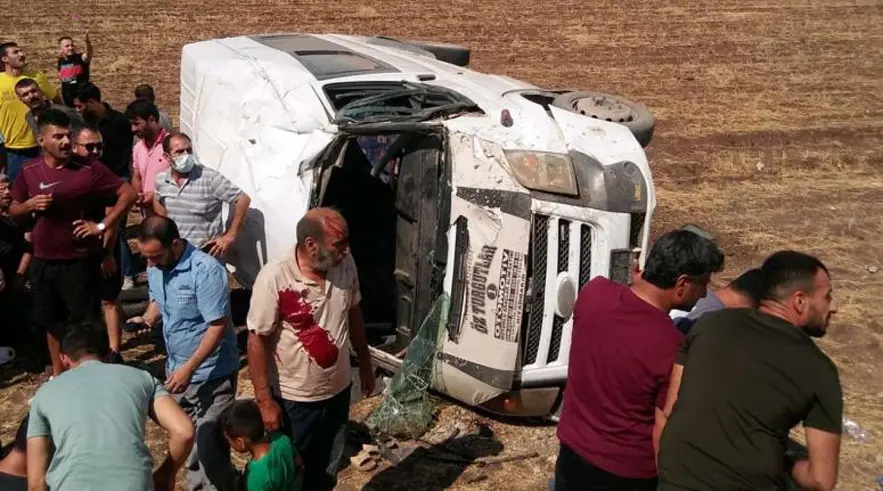 Diyarbakır’da taziye dönüşü feci kaza: 1 ölü, 9 yaralı 