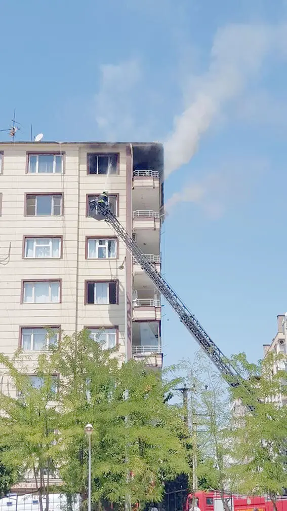 Diyarbakır’da korkutan yangın: Apartman boşaltıldı