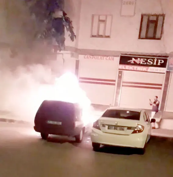 Diyarbakır’da park halindeki araç kundaklandı