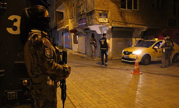 'Narko Alan Diyarbakır' projesi 1200 polisle gece de sürdü