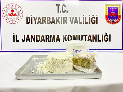 Diyarbakır'da yoğurt kovasında toz esrar ele geçirildi