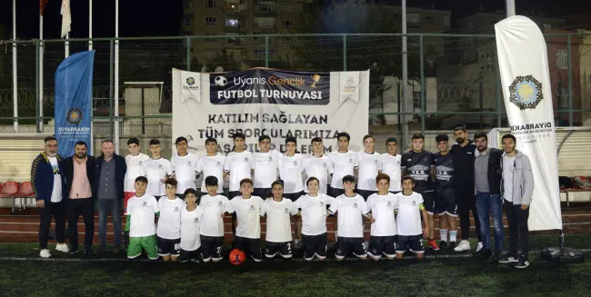 Uyanış Gençlik Futbol Turnuvası başladı 