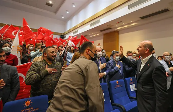 İçişleri Bakanı Soylu, İzmir'de AK Parti'lilerle buluştu