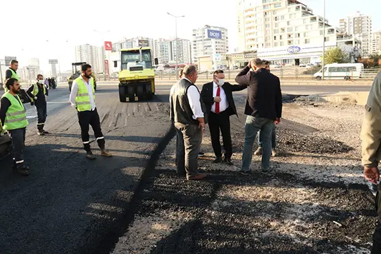 Başkan Beyoğlu, İlk Kez Asfaltla Tanışan Caddede Çalışmaları Denetledi