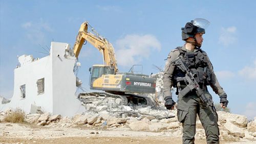 İsrail makamları Kudüs’te Filistinlilere ait bir evi yıktı
