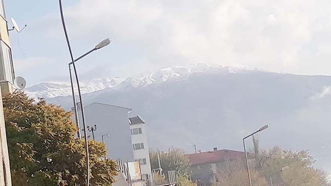 Kulp’un dağlarına mevsimin ilk karı yağdı