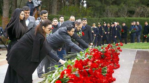 Haydar Aliyev vefatının 18. yılında mezarı başında anıldı