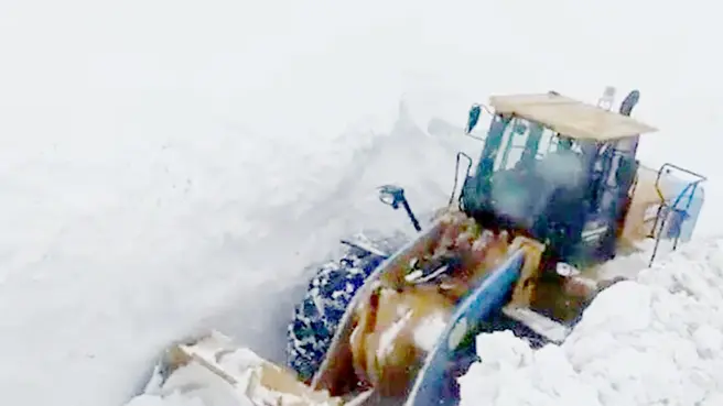 Lice'de 2 metre karla mücadele