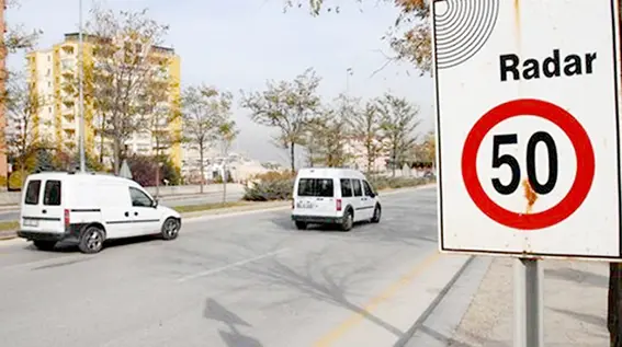 Hız düşkünleri cezaya yakalandı