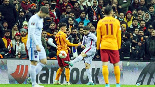UEFA'dan Galatasaray'a kısmi tribün kapatma cezası