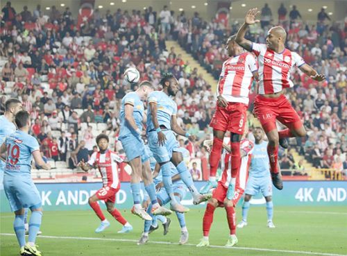 Antalyaspor, yenilmezlik serisini 12 maça çıkardı   