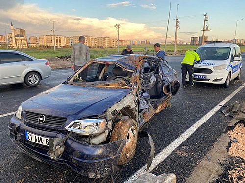 Diyarbakır'da otomobil ile kamyonet çarpıştı: 2 ölü, 2 yaralı