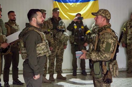 Ukrayna Devlet Başkanı Zelenskiy, Harkiv'i ziyaret etti