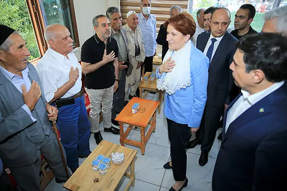 Meral Akşener, Diyarbakır’da taziye ziyaretinde bulundu