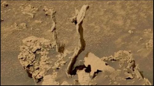 Mars'ta gizemli keşif: Peribacalarına benzeyen 'kaya kuleleri' görüntülendi
