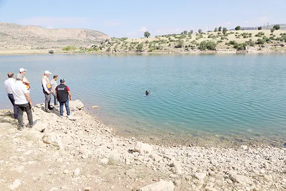Dicle Barajı'nda su altı temizliği yapıldı