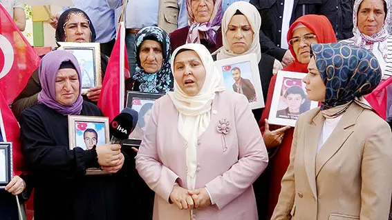 Öçal, Diyarbakır annelerini ziyaret etti