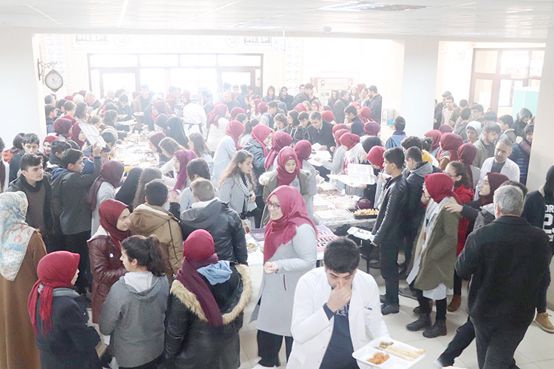 Lise öğrencileri İdlib için kermes düzenledi