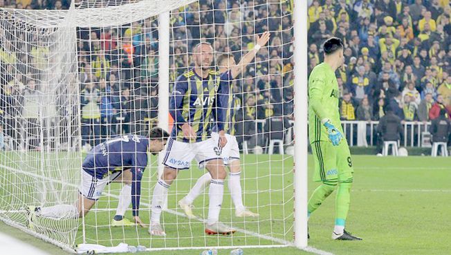 Fenerbahçe 4 haftada çöktü