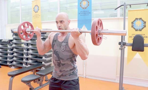 Türkiye vücut geliştirme şampiyonu polis memurunun hedefi dünya şampiyonluğu