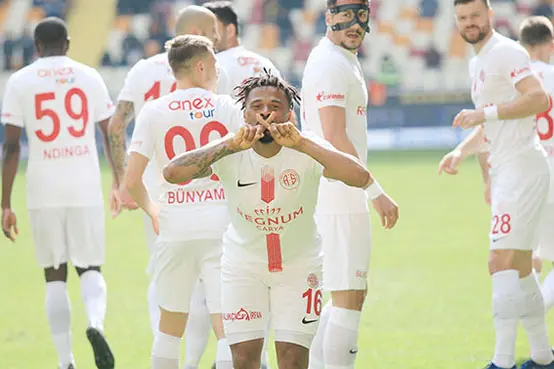 Antalyaspor’da Sinan ve Fredy sevinci