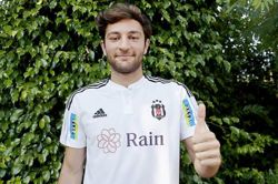 Beşiktaş'ın yeni transferi Emrecan Uzunhan, siyah-beyazlı takıma gelişini anlattı