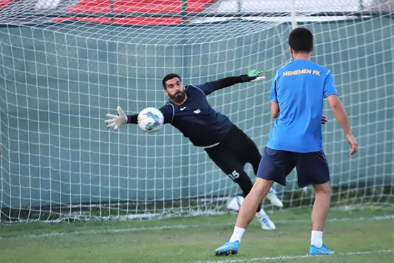 Rekortmen kaleci yeni sezonda Menemenspor'un başarısı için ter dökecek
