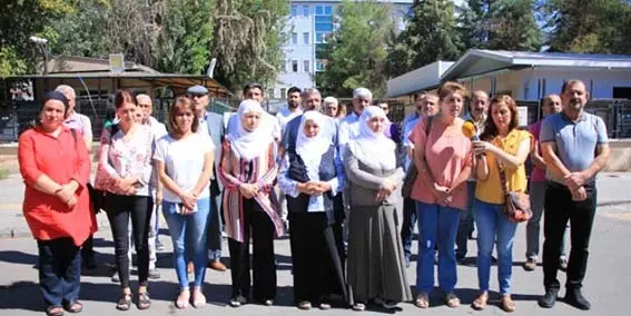 Diyarbakır Adliyesi önünden seslendiler: Zulüm ediliyor