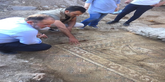 Efsus Turan Mozaik Kazısında 1500 yıllık mozaik taban bulundu