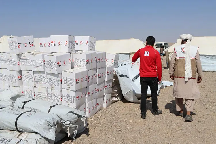 Türk Kızılaydan 2 bin 250 Afgan depremzede aileye gıda yardımı