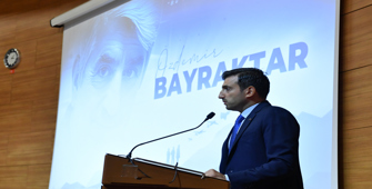 Özdemir Bayraktar'ın ismi konferans salonuna verildi