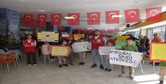 Sivas'ta ilkokul öğrencileri harçlıklarını Filistin'e bağışladı