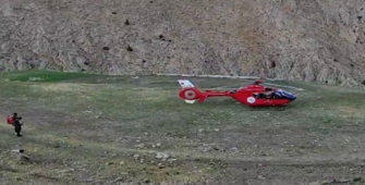 Van'da kayalık alandan devrilen iş makinesindeki 4 kişi yaralandı