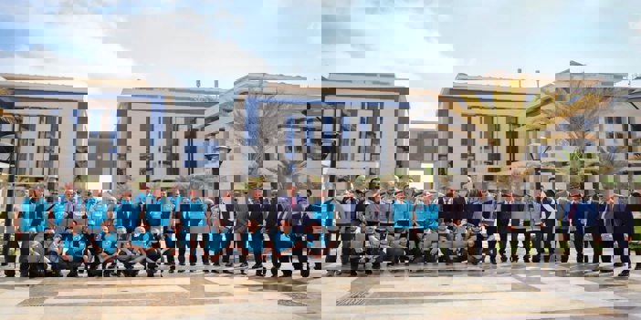 Gazze'ye yardım için giden 20 uzman sağlık çalışanı Mısır Sağlık Bakanı Ghaffar tarafından karşılandı