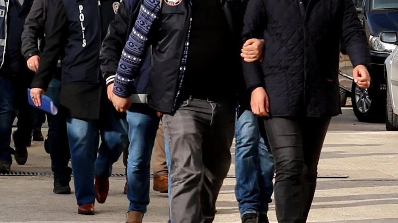 Konya merkezli FETÖ operasyonunda 8 gözaltı