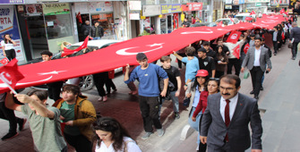 Türk bayrağıyla 
