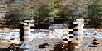 Arazide bulunan gelinlikler toplandı