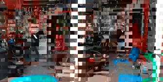 Berber müşterisi tarafından silahla yaralandı