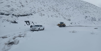 Siirt'te kar yağışı sonucu Geçittepe yolu ulaşıma kapandı