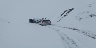 Siirt'te karda mahsur kalan vatandaşlar kurtarıldı