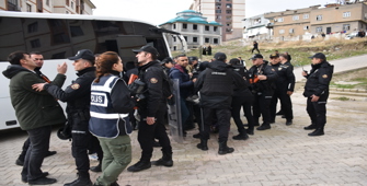 Şırnak'ta izinsiz basın açıklaması yapmak isteyenlere gözaltı