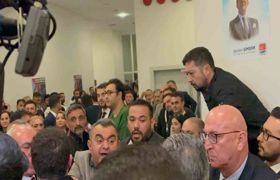 (Video) CHP kurultayında partililer arasında yaşanan gergin anlar kamerada