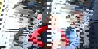 Gazze’den 12 kanser hastası çocuk Mısır’a getirildi