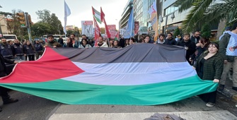 Beyoğlu'nda bir grup üniversite öğrencisi Filistin'e destek yürüyüşü yaptı