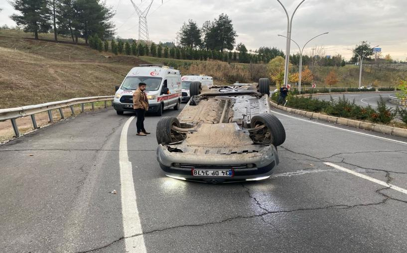 Diyarbakır'da kaza: araç takla attı