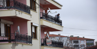 Konya'da anten tamir ederken balkondan düşen kişi öldü
