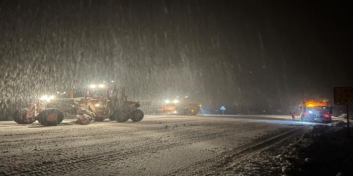 Antalya-Konya kara yolu kar nedeniyle tır ve kamyon geçişine kapatıldı
