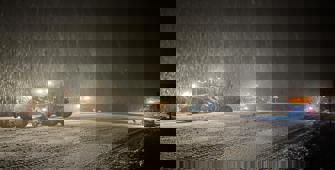 Antalya-Konya kara yolu kar nedeniyle tır ve kamyon geçişine kapatıldı