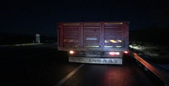 Uşak'ta kamyonla çarpışan kamyonetteki 1 kişi öldü